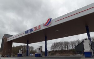 Fieten Olie tankstation Rolde, nabij de N33.