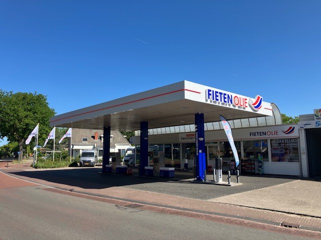 Fieten Olie tankstation in Norg met pomp en shop