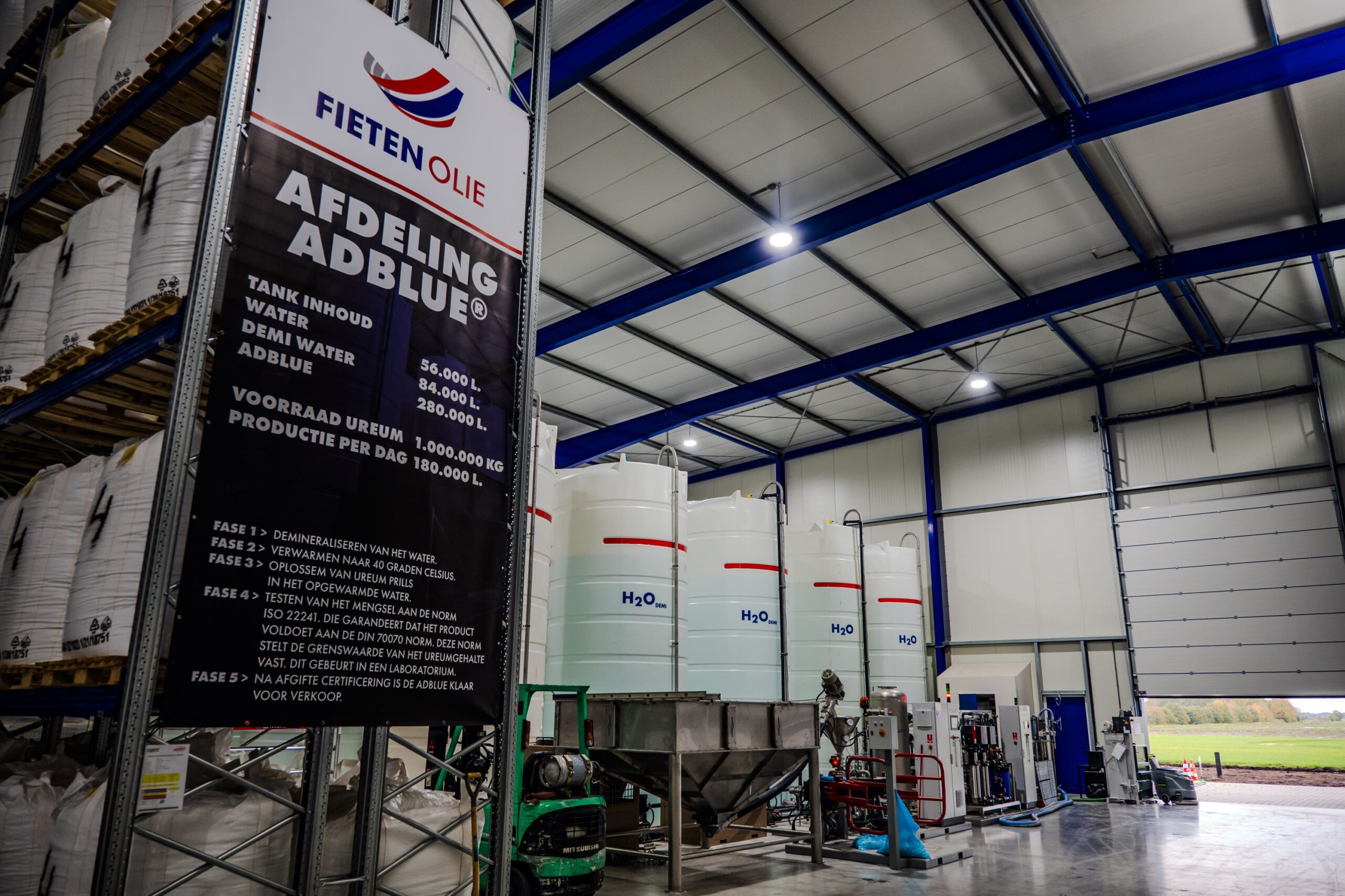 "Fieten Olie tankstation met AdBlue pomp – AdBlue tanken voor dieselvoertuigen op 48 locaties door heel Nederland."